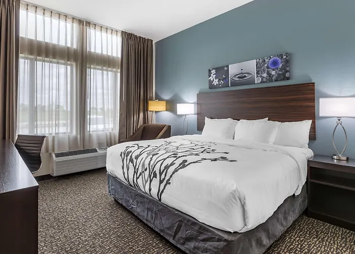 Sleep Inn & Suites Milwaukee-Franklin